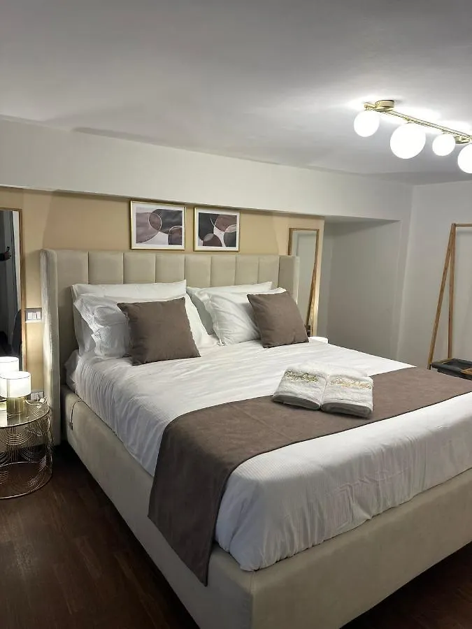 Aparthotel Palazzorefici Naples
